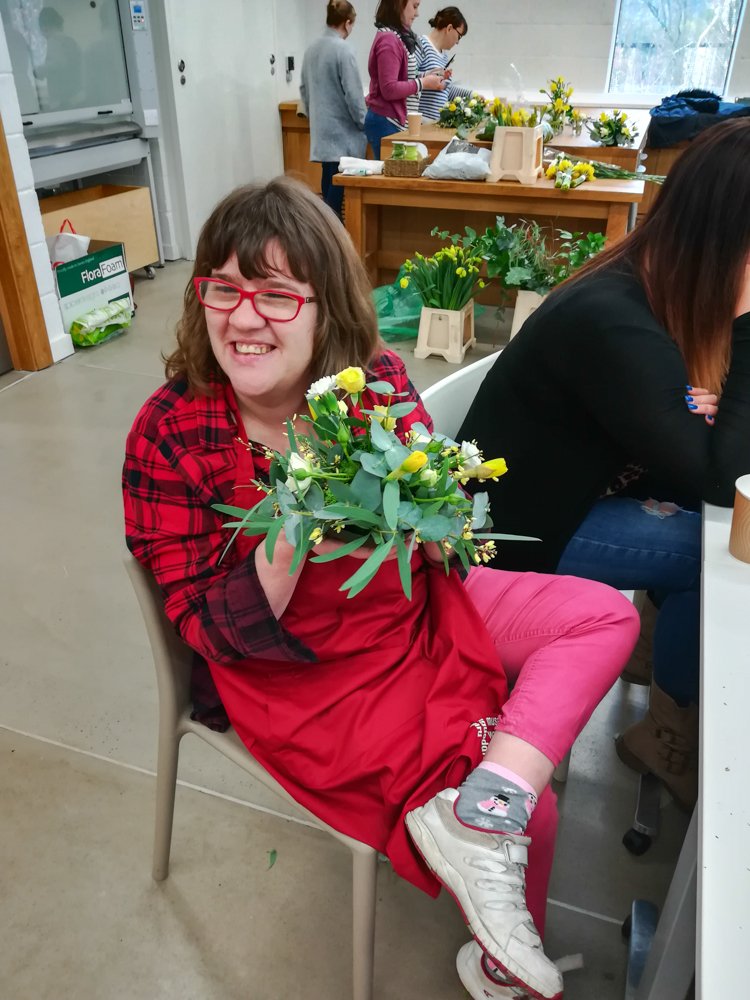 Great flower arranging sesion at @StFagans_Museum @AmgueddfaVols everybody had a great time! @InnovateTrust @WCVA_AIF @EU_Social #volunteering #learning #newactivities #abilitynotdisability
