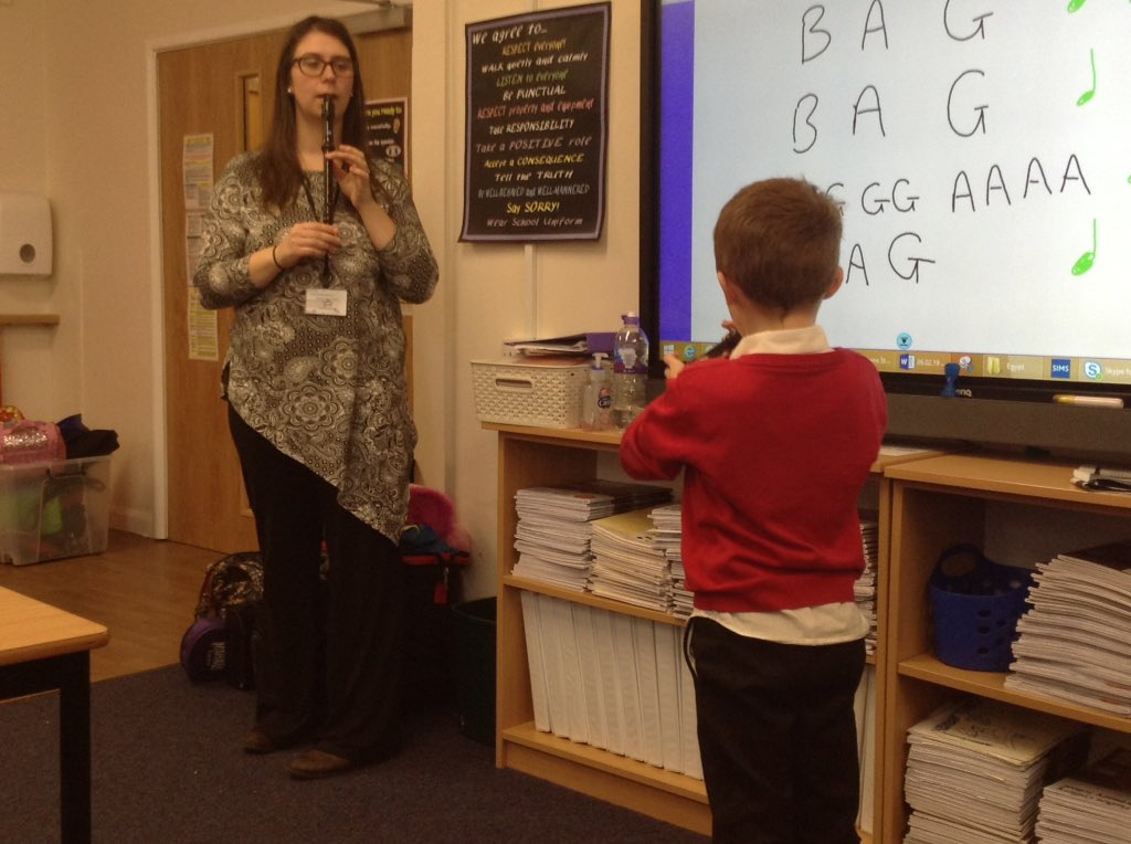 TudhoeColliery's tweet photo. Year 3 have loved their music lesson this afternoon! They're learning to play the recorder and learnt how it could help them play the clarinet when they're a bit older 🎼🎺🤗 https://t.co/XCsvyRuNR5