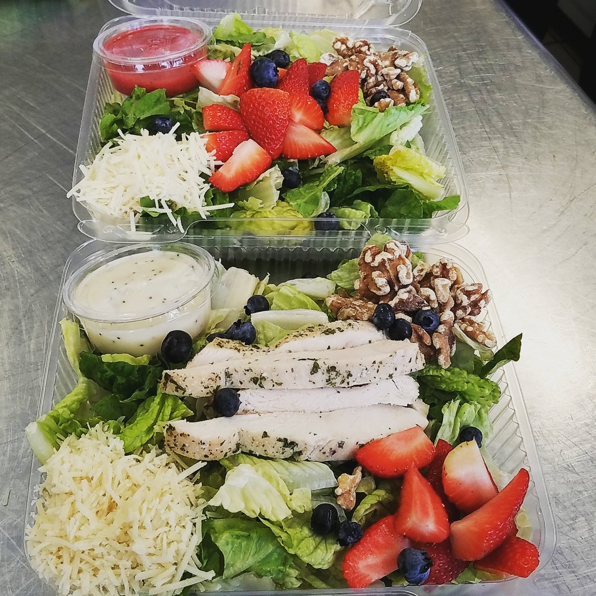 taherlunch's tweet photo. #berry #salad you can choose either #vegetarian or with #chicken 
#strawberries #blueberries #parmesan #walnuts 🍓🍓🥗🍓🥗🤤🤤🤤🤤 https://t.co/FtUcyTRdJ1