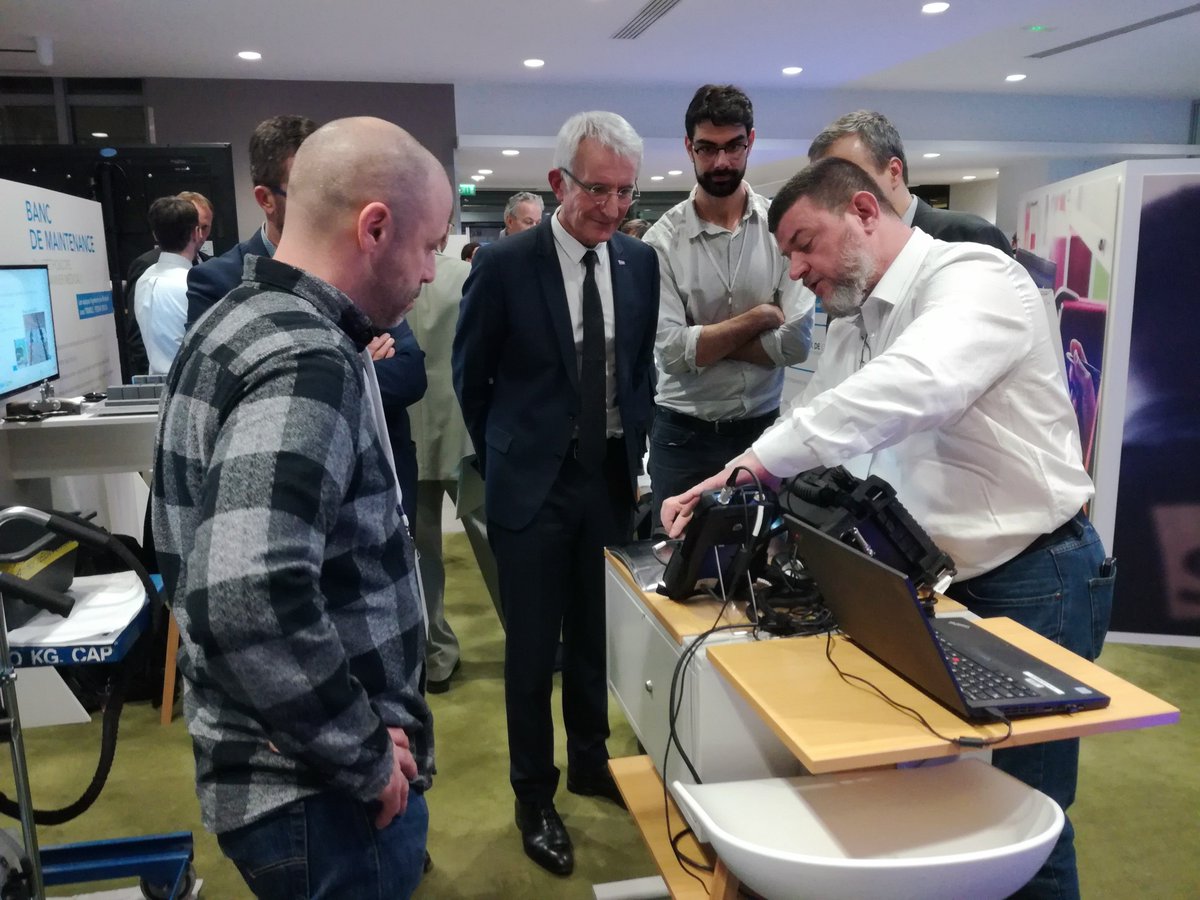 eurailtest's tweet photo. #INNOVMAT2019 @SNCF @MatCom_Live
L'Agence d'Essai Ferroviaire, laboratoire partenaire d'Eurailtest, présente le dispositif AQUASCAN, une innovation permettant d'assurer le contrôle des organes de roulement par ultrason.
#GuillaumePEPY semble conquis par ce dispositif ! https://t.co/mDI8PUqF6V