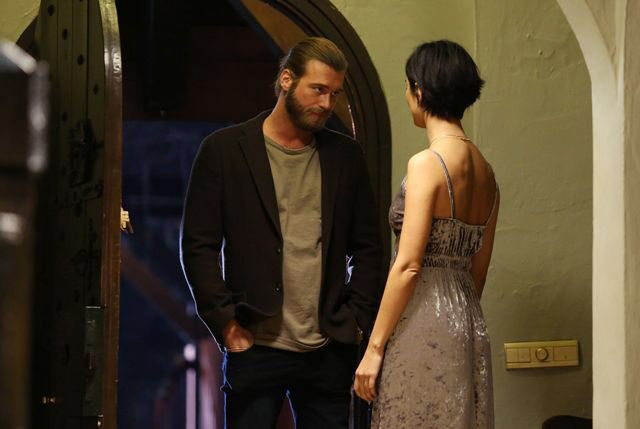 lovers_tuba's tweet photo. #6FsühanAlas4 #SühanVenganzaYAmor #TubaBüyüküstün #KivançTatlituğ #SuhanEsDivinity Capítulo de celos...Suhan celosa de Cesur... Cesur celoso de Suhan! Banu y Bülent en el medio del juego ! https://t.co/89ndVqbhTE