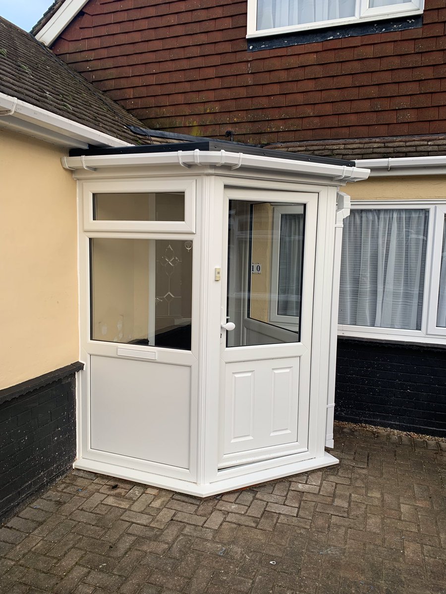 ATOUCHOFGLASS97's tweet photo. A little porch build from before Christmas.
All completed in a week &amp; the customer was over the moon.
Everything carried out by us start to finish
Including groundwork, @REHAUWindows and @FirestoneEPDM rubber roof
#rehau #windowsanddoors #doubleglazing #upminster #essex #cranham https://t.co/SetM6jkg68