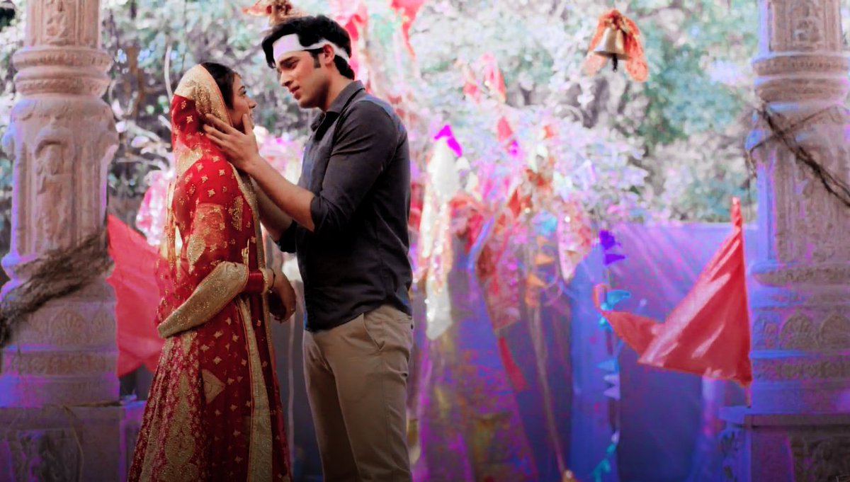 ikk_kudi's tweet photo. ``Anurag Basu, Prerna Sharma ko chahne lga hai... jo pyaar ka matlab bhi nhi jaanta, pyaar ho gya hai use`` 
#Epi97 #KasautiiZindagiiKay https://t.co/YnAkmepv6U