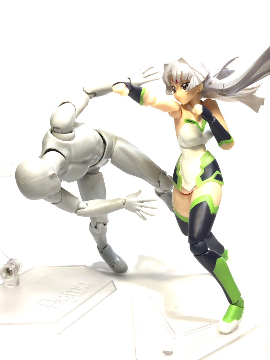 のぶたん レイカル くらえ これらの写真のおいて 一番ポーズを考えていたのは ヤラレ役のボディくんだったりします 攻撃ポーズも映えますし ダメージポーズは奥が深くて楽しいです