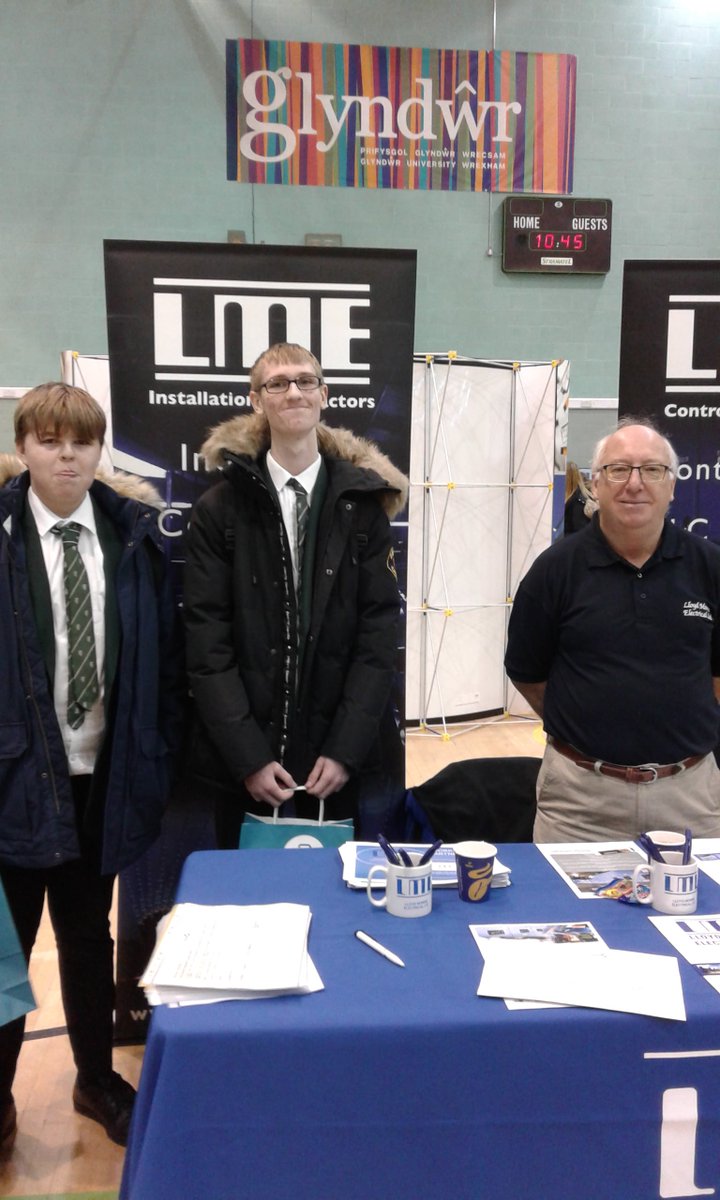 LloydwxmL's tweet photo. Busy today at the #chooseyourfuture event for secondary schools in Wrexham & Flintshire. Thank you to all the organisations who took part ..... #inspiringthefutureworkforce #workofwork #educationbusinesspartnership @CareersWales https://t.co/jnzlUXzFYP