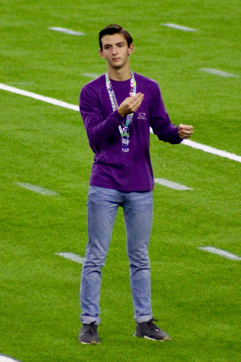 simmonscandace5's tweet photo. My Wednesday shout out is to former Taft student Carson Lewis. He is making his mark at PNG High by being involved in Student Council, theatre, and American Sign Language! Way to go Carson! Keep making Taft proud! #PNGPROUD #Tafttribe https://t.co/JayRBLUO9t