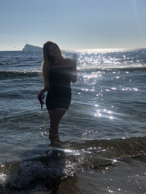 Journ&eacute;e d&eacute;tente avec ma ch&eacute;rie @AndreaDjoly , on vous embrasse fort 😘👌🏼❤️ https://t.co/ABMA86bizf<a class="tags" target="_blank" title="On Twitter" href="/?out=eyJ0eXAiOiJKV1QiLCJhbGciOiJIUzUxMiJ9.eyJpYXQiOjE3MjIwNDE4MDMsImlzcyI6InR3cG9ybnN0YXJzLmNvbSIsIm5iZiI6MTcyMjA0MTgwMywiZXhwIjoxNzUzNTc3ODAzLCJyZWRpcmVjdF91cmwiOiJodHRwczovL3R3aXR0ZXIuY29tL0FuZHJlYURqb2x5In0.eyHDy3x6nlElc41Mp9olm_KRZ26ihCjSpcHeA-STH2R6Qn0I0N1Y3YxjcW_6S7wlzXOCkLLBpaQofdBF9Kowow">@AndreaDjoly</a><a href="/tag/tournage"class="tags"><span>#tournage</span></a>