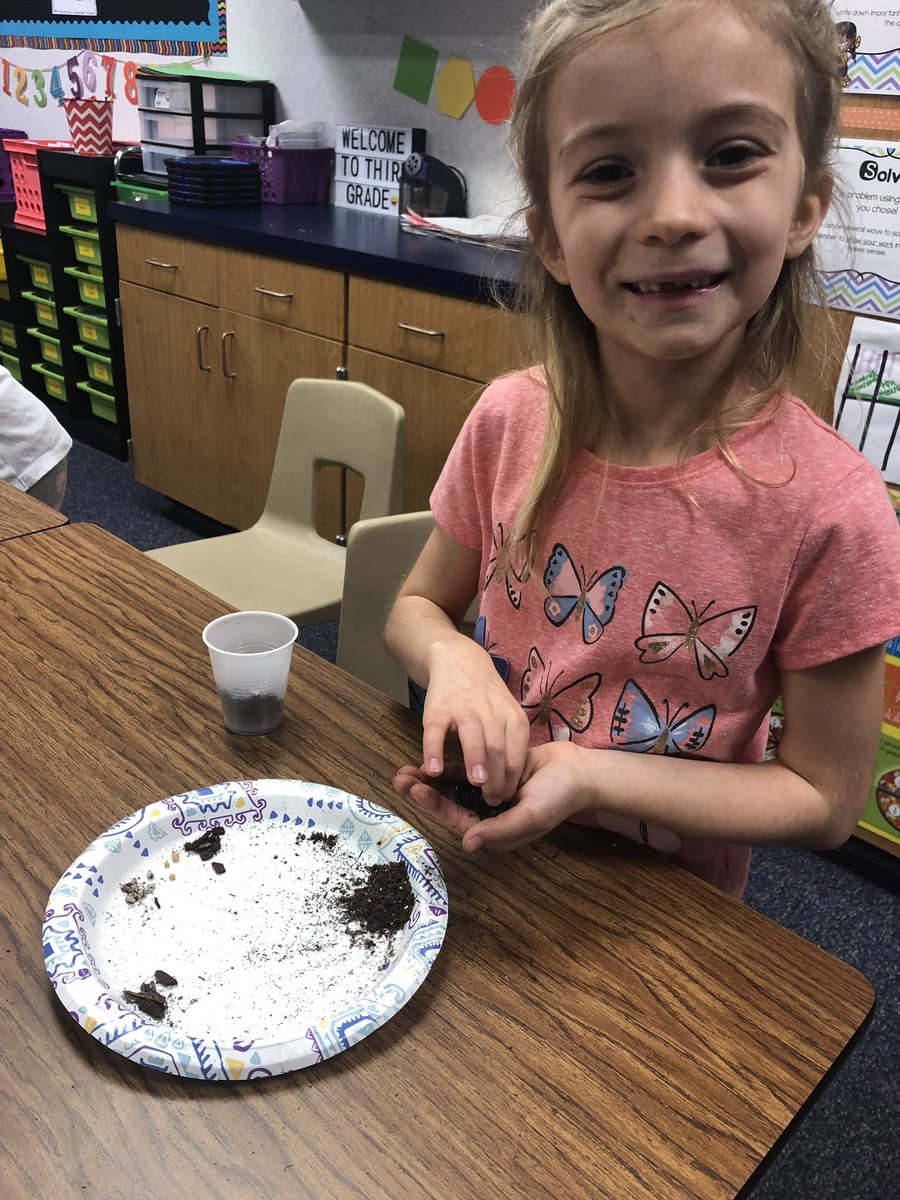 MancusosMavs's tweet photo. Weโre figuring out what makes up our soil by categorizing the particles we find! #MavericksOnAMission #messydays https://t.co/LoqbWTj7H6