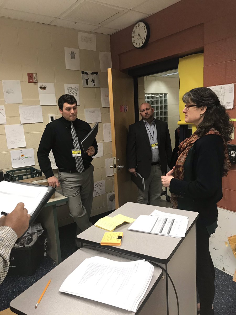 LHSPrin_WJCC's tweet photo. Sharing with our SURN Cohort how FREDA is implemented in Honors English. Whatβs FREDA? Facts/Reasons/Evidence/Details/Anecdotes #micdrop #writingempowerment https://t.co/r9AZoeirMZ