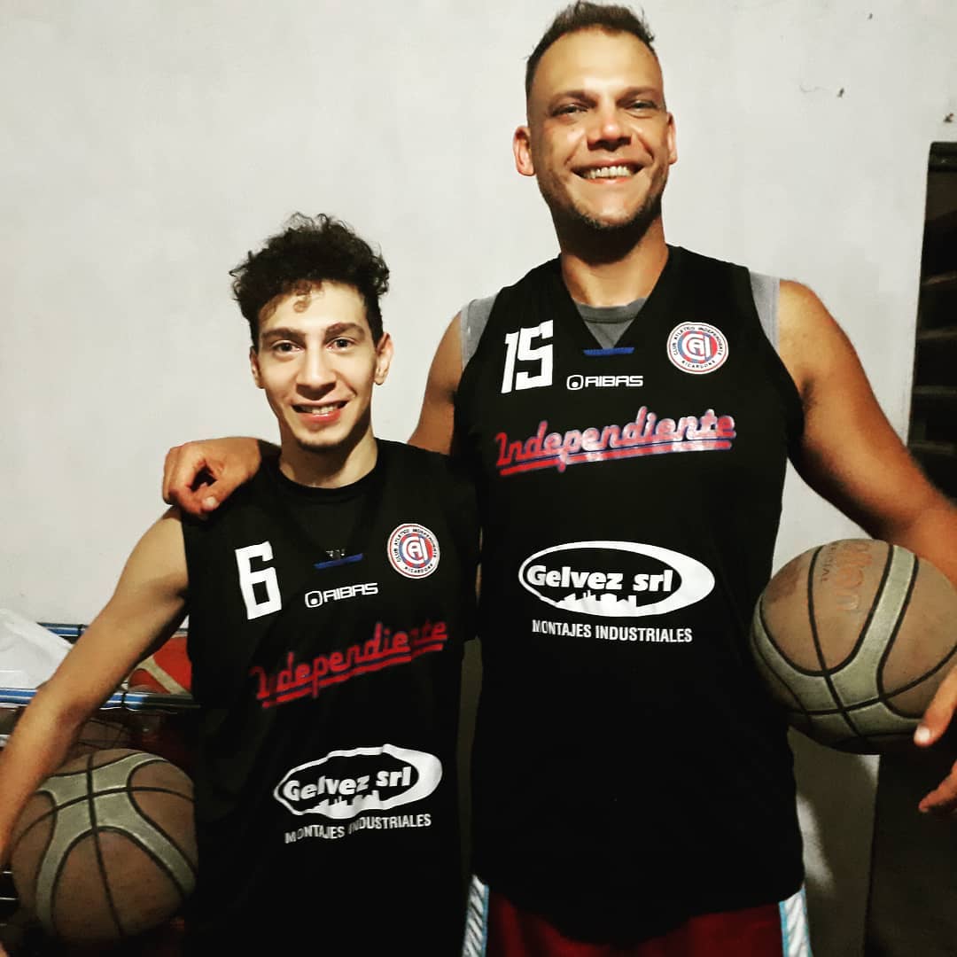 SantaFeBasket's tweet photo. Emiliano Sioufi y Josué Testa las caras nuevas de Independiente de Ricardone club que competirá en la #B_ROSARINA
#SFeBkt https://t.co/Ort7uytmoM