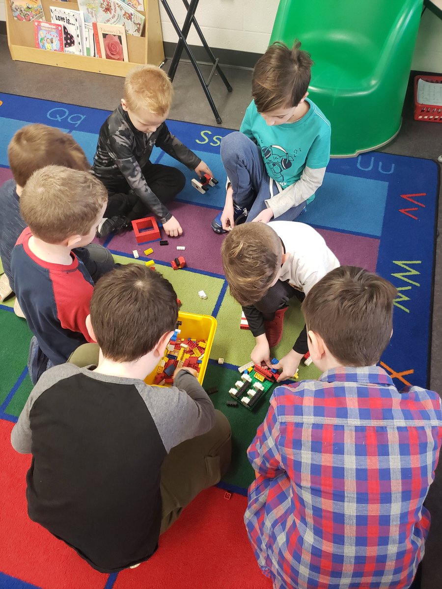 JessDeLuca3's tweet photo. We joined our kindergarten buddies for the Global Day of Play!! #BannerFamily #KidsDeserveIt @CourtneyConlee https://t.co/hMXrP3oyfX