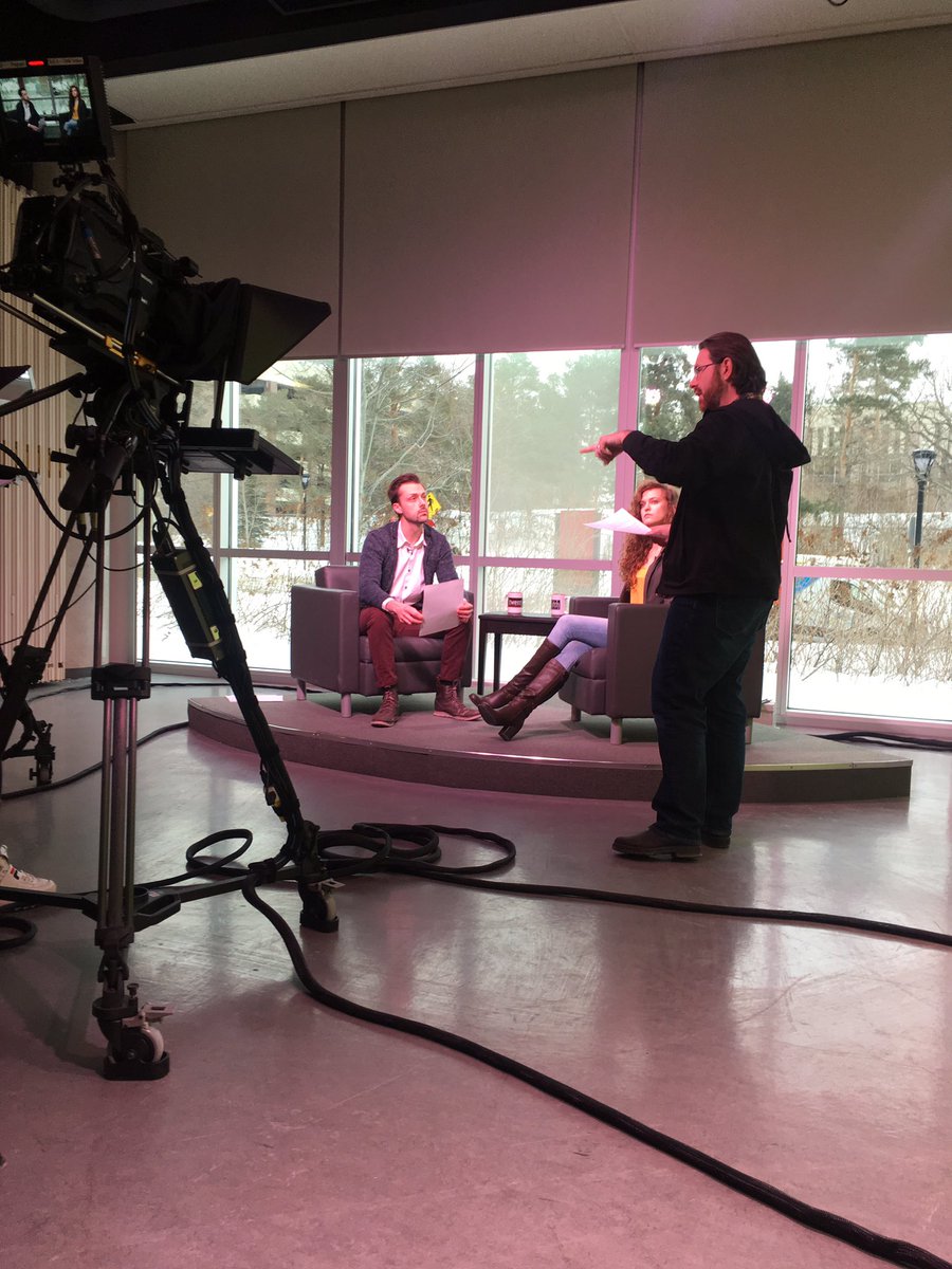 The25thH's tweet photo. Today is the day!! Carleton technical producer Dave Elliott is helping Dana and Alexander rehearse their #25thHour scripts. 📜 We’ll have the full show available for you later this afternoon.
#CarletonJournalism
#cujschool
#videoproduction
#Ottawa
#studentjournalism https://t.co/12G1IgjYFI