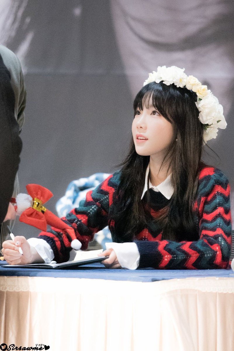 kimtyeon_'s tweet photo. 생일 축하 합니다 too our daddaa !! 

Well, i tried to find the right words to show you how i feel about you. I only thought one word: AWESOME. To me and ginan, you’re very awesome, more special than anyone else in our life. Happy birthday to you @rljinhwan ! 🎊🎊
#HappyGnaniDay https://t.co/eXS6EmU14g