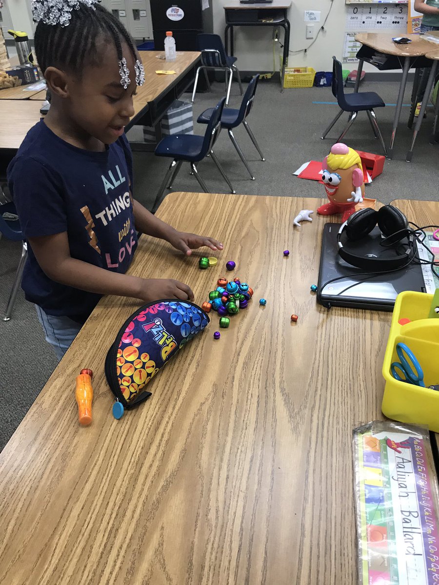 MrsSchwartzie's tweet image. How fun is this?!?!#globaldayofplay2019 #HuffmanPYP #firstgrade