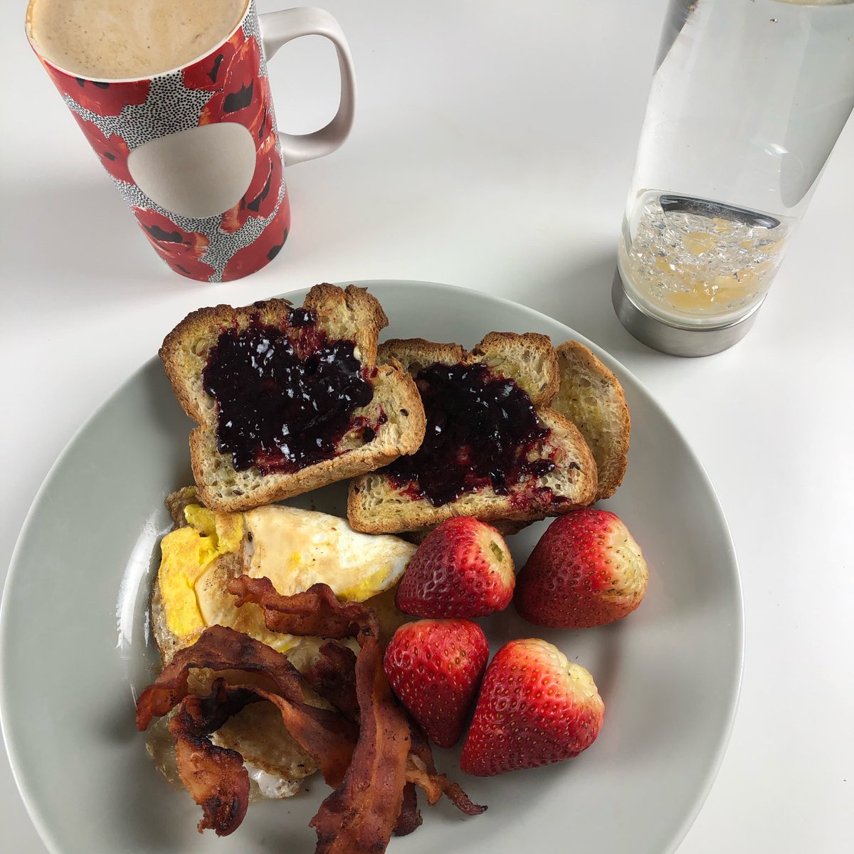AmberJayEnergy's tweet photo. Today just felt like a bacon, eggs and toast sorta morning! What did you have? #breakfast #myplate #nourish #hungry #foodie #Foodporn #healthy #healthyliving #mindful #nutritious #freahfood #delicious #kitchenlife #homemade #cooking #lifestyle #inthekitchen #eatclean #macros https://t.co/EK4Z3VEgBo
