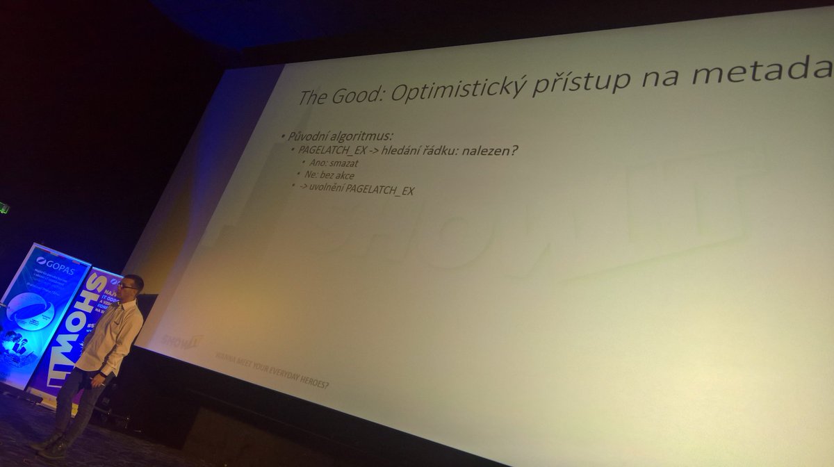 MilanBortel's tweet image. Velký master @VladimirMuzny střílí jednu bombu za druhou o #Tempdb v @SQLServer na konferenci #showitsk 😉😎