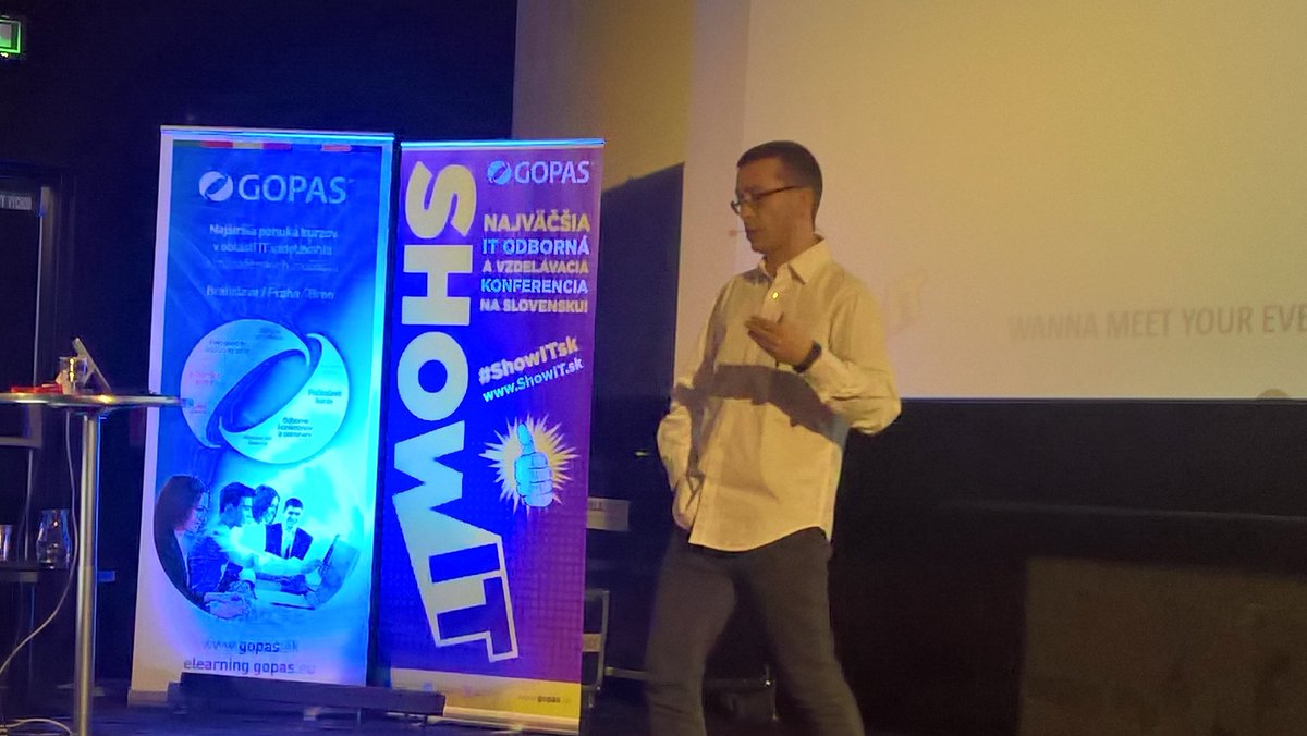 MilanBortel's tweet image. Velký master @VladimirMuzny střílí jednu bombu za druhou o #Tempdb v @SQLServer na konferenci #showitsk 😉😎