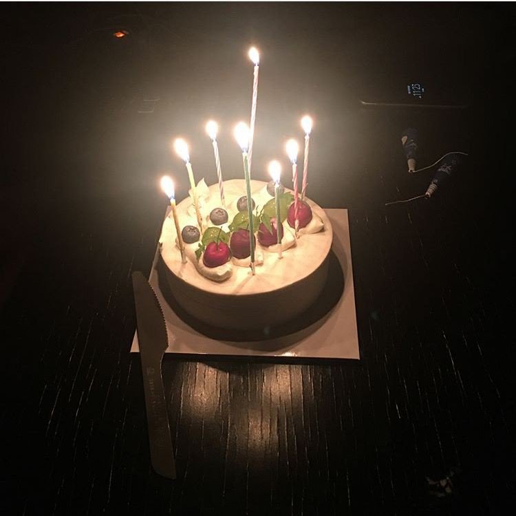 kimtyeon_'s tweet photo. Ayoo tiup lilinnya dulu. Jangan lupa make a wish dulu yak wkwkk

@rljinhwan 🎊🎊

#HappyGnaniDay https://t.co/JZTA7vWRjD