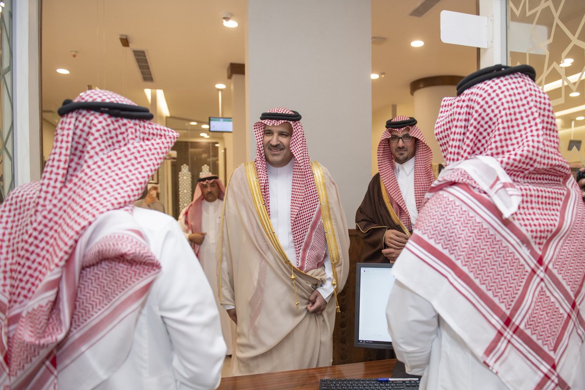 إمارة منطقة المدينة المنورة On Twitter انفوجرافيك مركز الخدمات الحكومية الشامل في مبنى إمارة المدينة المنورة 12 جهة حكومية تقدم خدماتها للمستفيدين بالقسم الرجالي 8 جهات حكومية تقدم خدماتها للمستفيدات