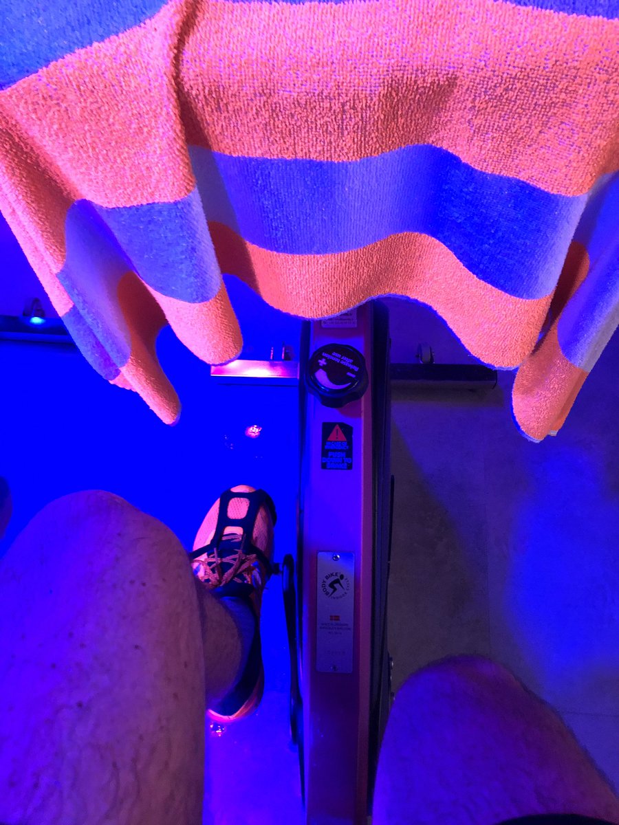 KARLOLIVE's tweet photo. Vous connaissez le fitbike! Un cours collectif de vélo en salle dans une ambiance de discothèque! 800 calories à l’heure au moins! 20 ans de detox dans le club @lespyramides1 au Port-Marly! https://t.co/mVjex1qhaY