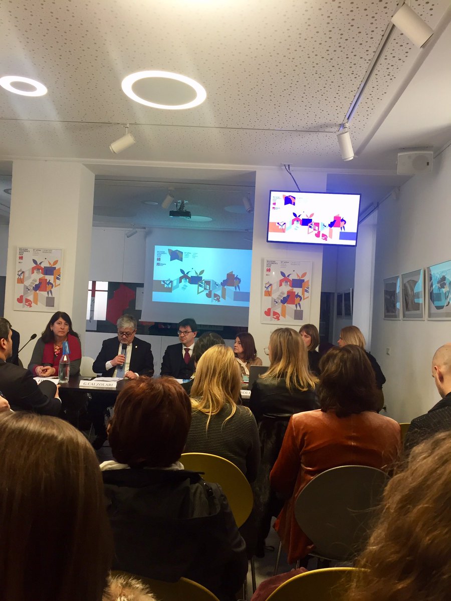 JackintheBook's tweet photo. Siamo alla conferenza stampa della 56^ edizione di @BoChildrensBook che si terrà i prossimi 1-4 aprile a Bologna. Svizzera paese ospite d’onore con la mostra l’ABC della Svizzera dedicata all’illustrazione nazionale. #BCBF19 https://t.co/8kwH6oRh48