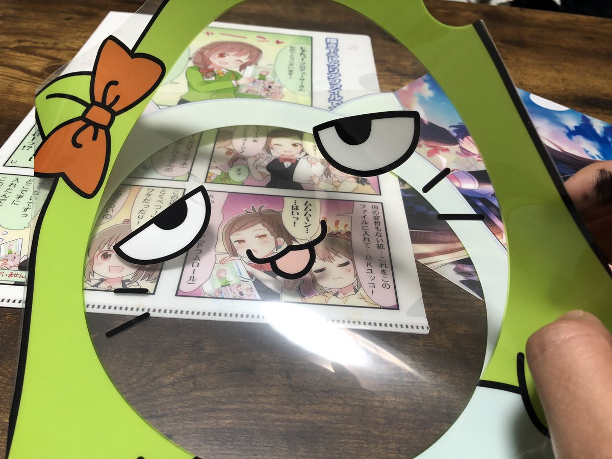 今更ですがデレステ3周年のクリアファイルが届きました。全部で3種類。ちひろさんの水着がまぶしい。ぴにゃこら太のは裏が透明になっており、色々遊べそうです。 