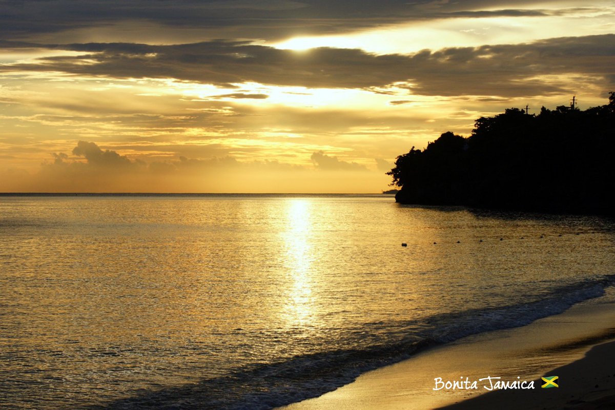 Tower Isle sunrise. Beautiful like Jamaica. 🇯🇲 #Travel #Jamaica #TowerIsle #Beach #Sunrise #Nature