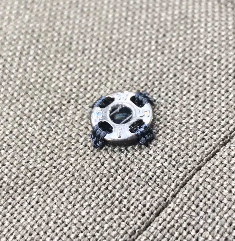 nakanishi402910's tweet photo. スナップボタン付け。
#alter #altering #alteration #alterations #repair #snapbutton #洋服修理 #洋服の修理 #maizuru #舞鶴 #中西洋服店 #舞鶴市 #リペア #修理 #sewing https://t.co/AjJiEFhorW