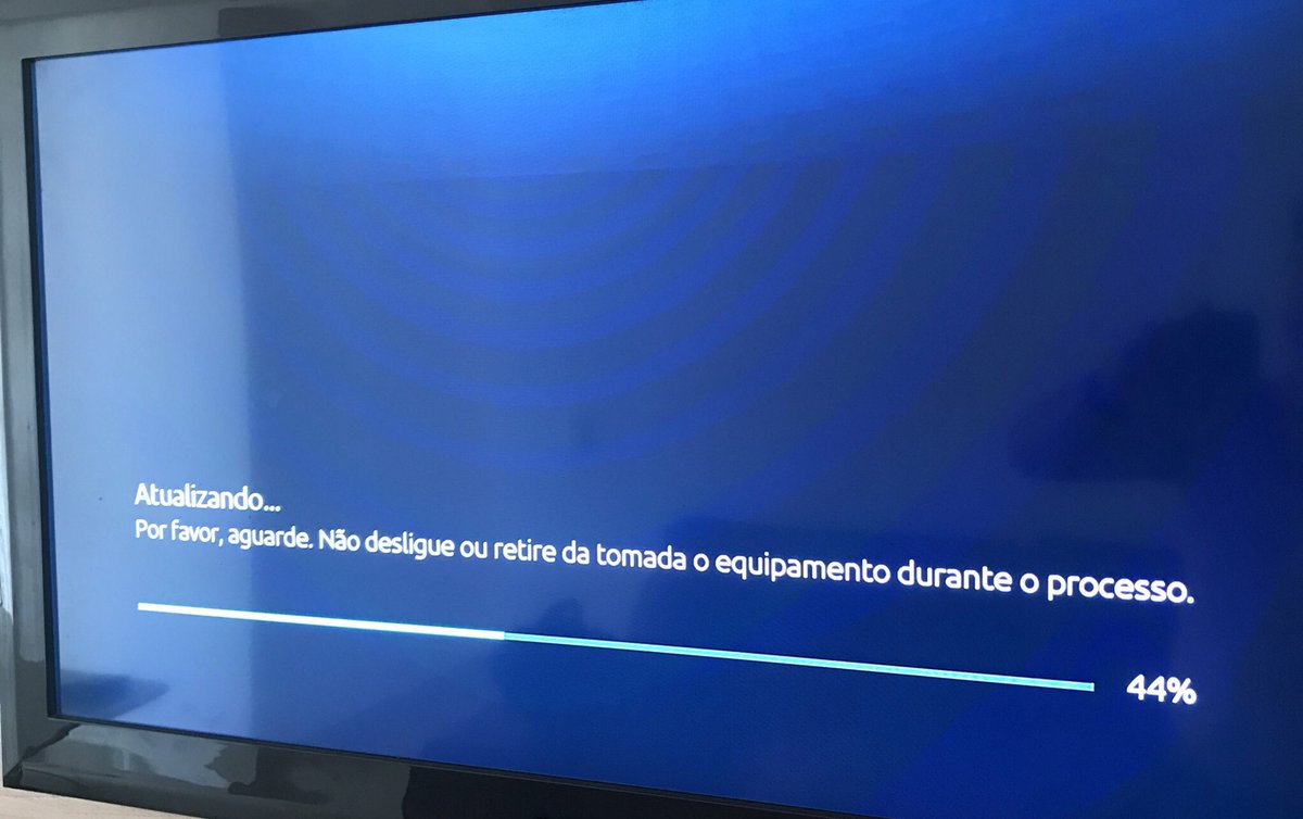 jcmagno's tweet image. 2º Dia Consecutivo de #NET tentando atualizar o decoder. Daqui a pouco o procedimento “desligue da tomada, espere 15 segundos e conecte todos os cabos novamente”. @MinhaNet #minhaNet #NetVirtua #NetCombo @NEToficial
