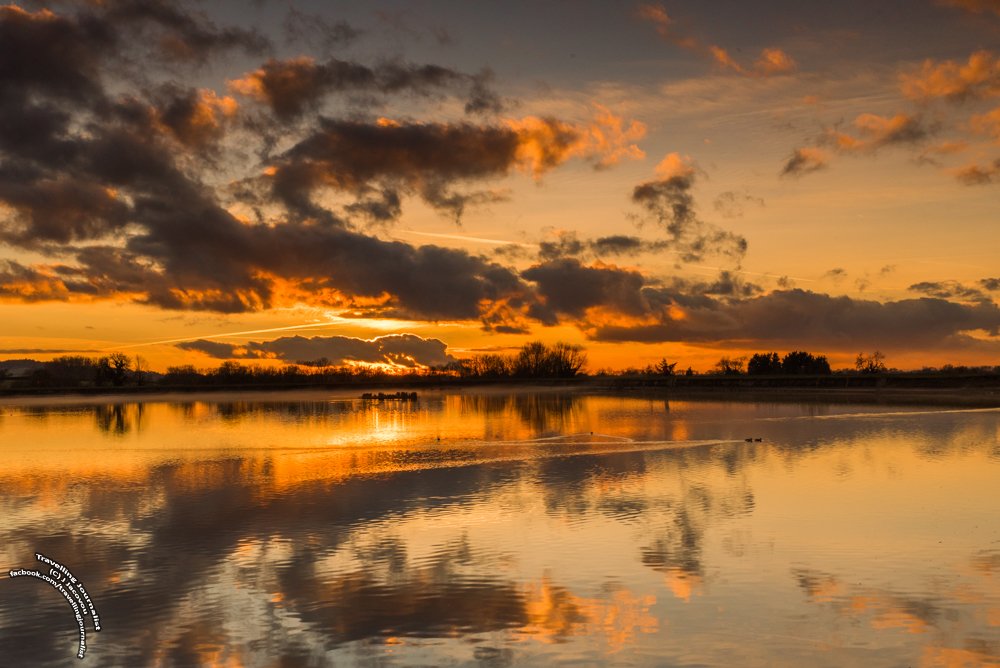 travelingjourna's tweet photo. Such a #beautiful #sunset at #startops #hertforshire in #tring #travellingjournalist watch out for the #videoclip coming soon https://t.co/6cO7QyWgRO
