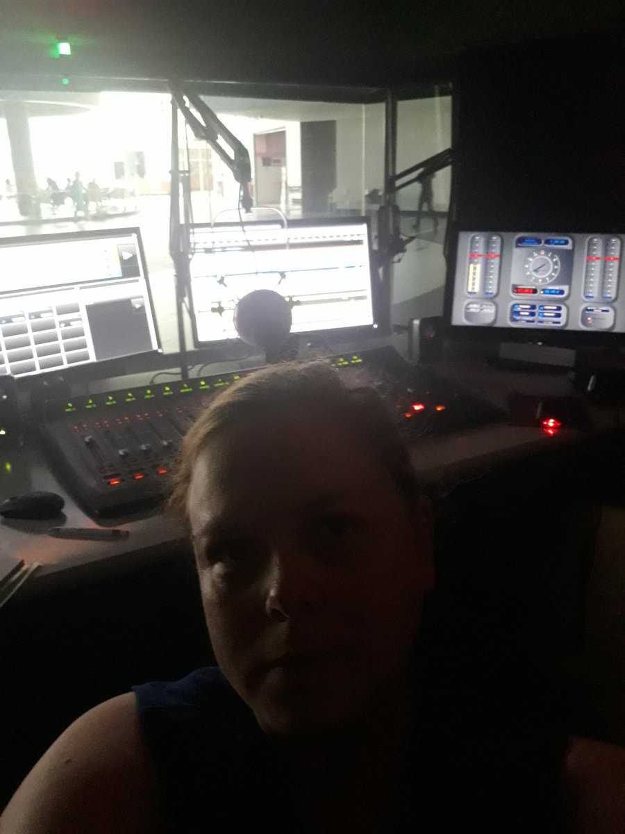 VgSascha's tweet photo. When the lights go out, the show must go on #workinginthedark #prettylights #notloadshedding #regionalworkzone @BarneySimon https://t.co/5o2jMD8ia4