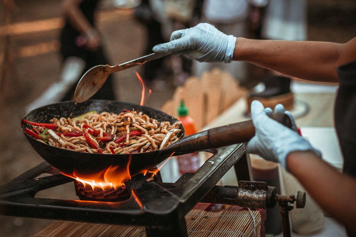 Poner cera, pulir cera

#nòmades #casamentsalbosc #foodtrucks 

📸antonio galealba