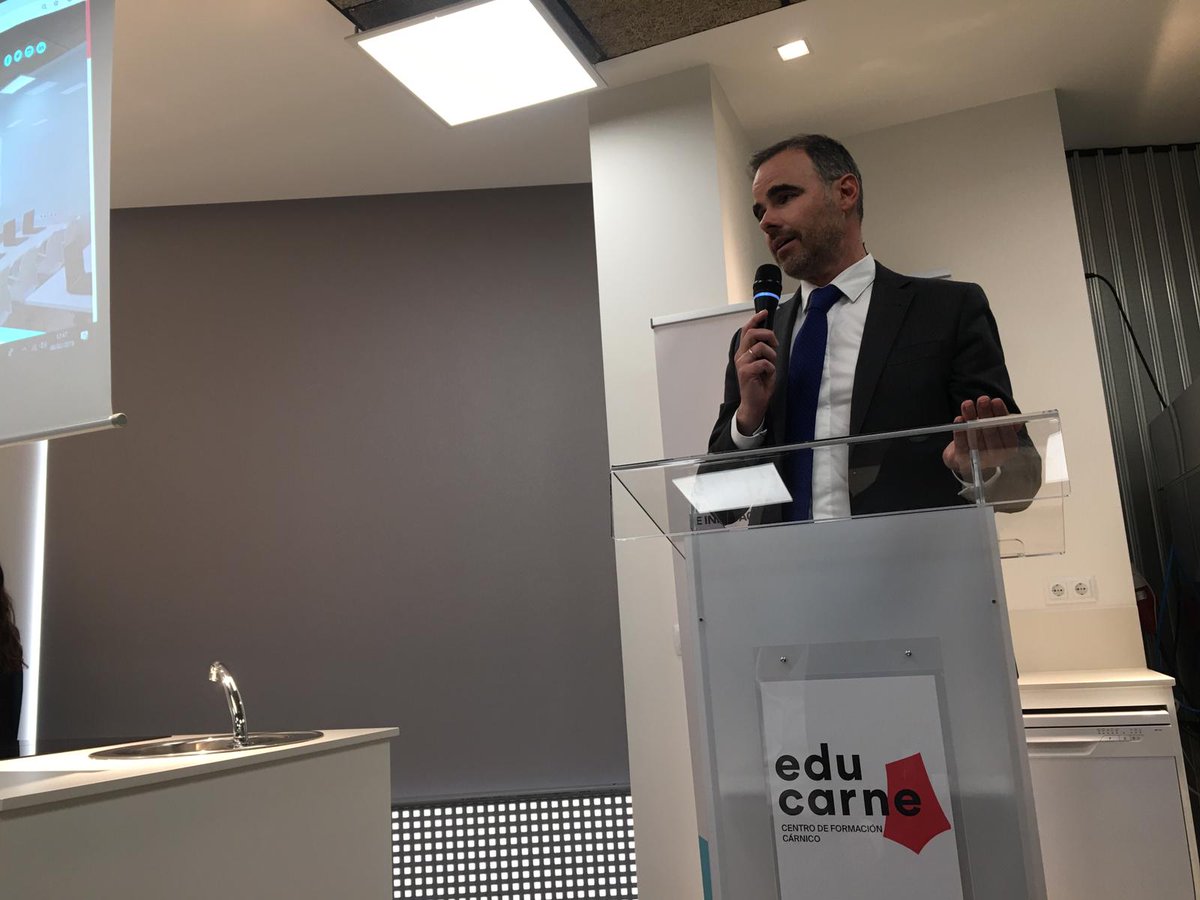 MadridEmprende's tweet photo. Carlos Rodríguez, presidente de @Fedecarne1 en la inauguración en el @MercadoBarcelo de #Educarne primer Centro de Formación Cárnico acreditado en la Comunidad de Madrid e impulsado, facilitado y apoyado por el @MADRID https://t.co/OkxkplszjA https://t.co/MYIwVdahjV