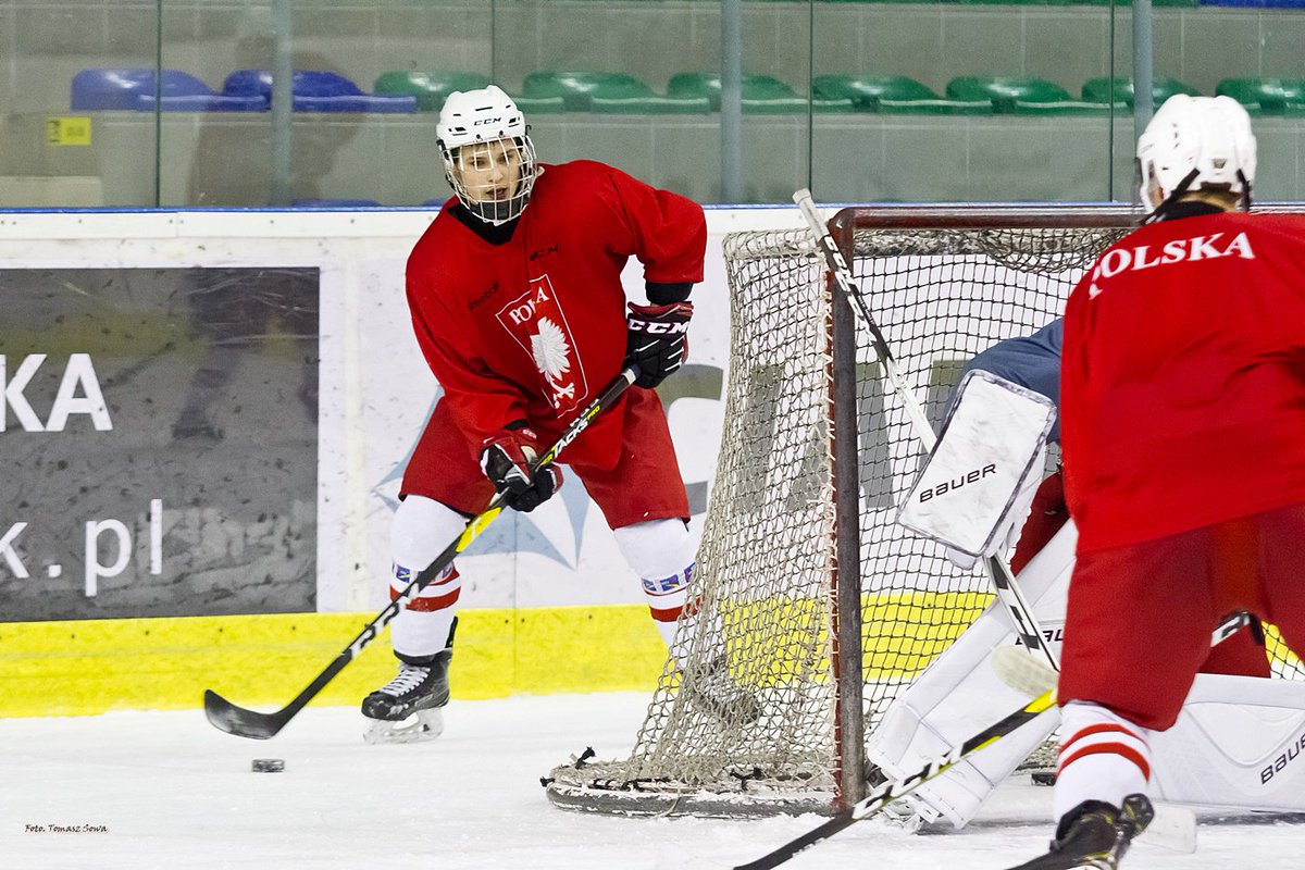 miastosanok's tweet photo. Hokejowa Kadra Polski U18 trenuje w Sanoku. Przed młodymi hokeistami mecze z rówieśnikami z Ukrainy, które zostaną rozegrane w Kijowie 8-9 lutego #Sanok #hokej https://t.co/L0vG8bOEeG