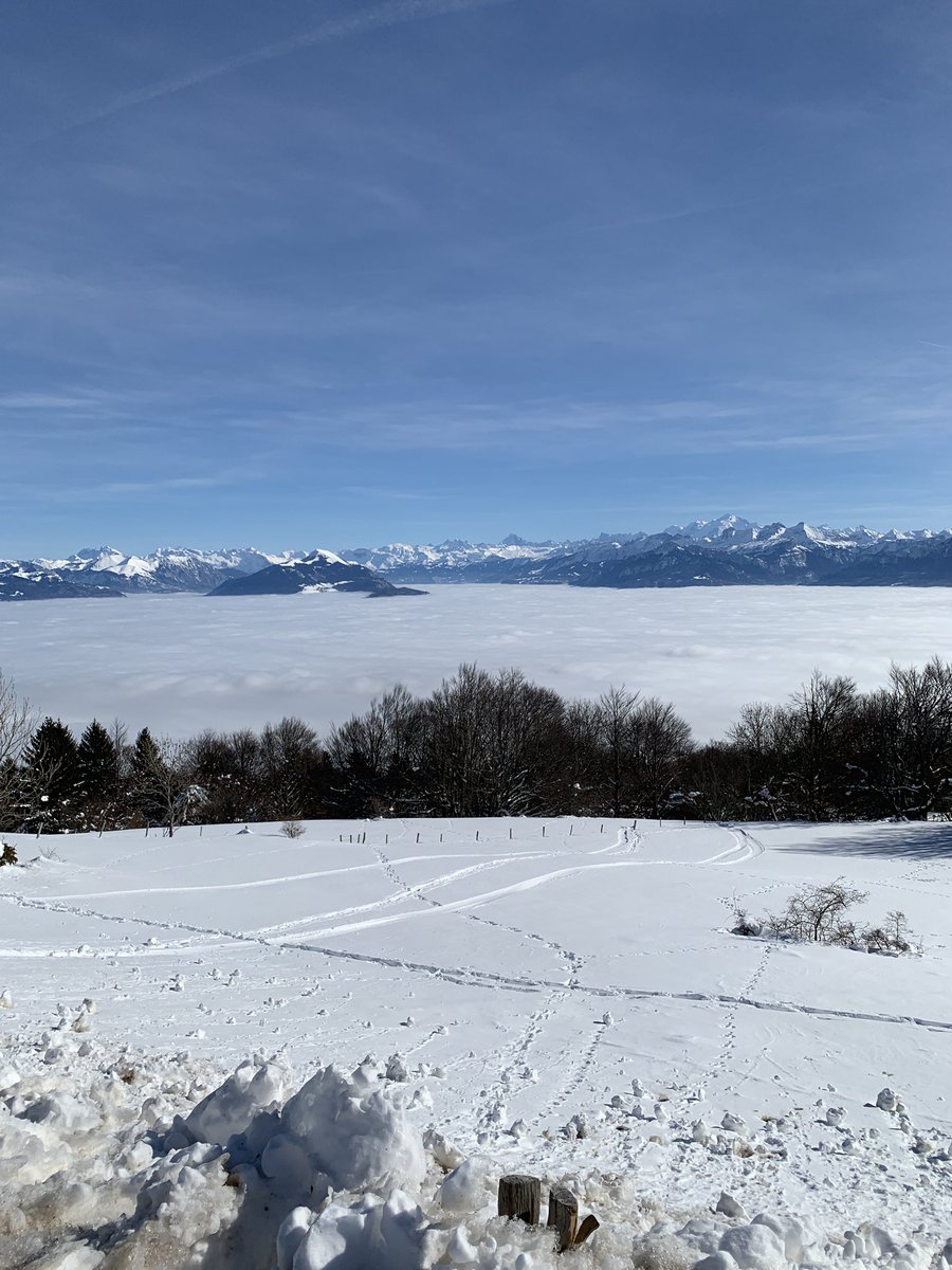 EvrardMx's tweet photo. Une magnifique vue ! Le mont Salève @Telepherique74 @Archamps74 @HauteSavoieT @HauteSavoieActu https://t.co/G1QP1JK8mq