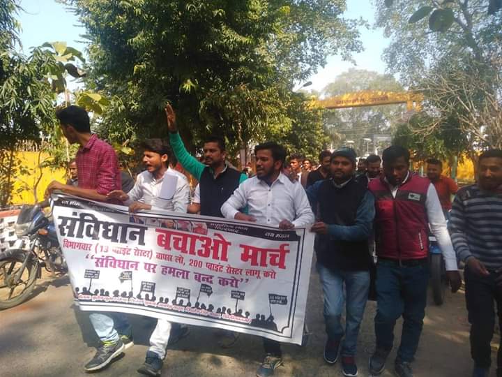 Awdheshyadav101's tweet photo. जो लब सिले थे वो एलान होने वाले हैं
तेरी तबाही का सामान होने वाले हैं
है मशवरा के ज़लालत से बाज़ आ...वरना...
जुलूस जंग का मैदान होने वाले हैं...
#संघर्ष_बोलता_है
#13pointRosterGoBack https://t.co/NQuRmuok04