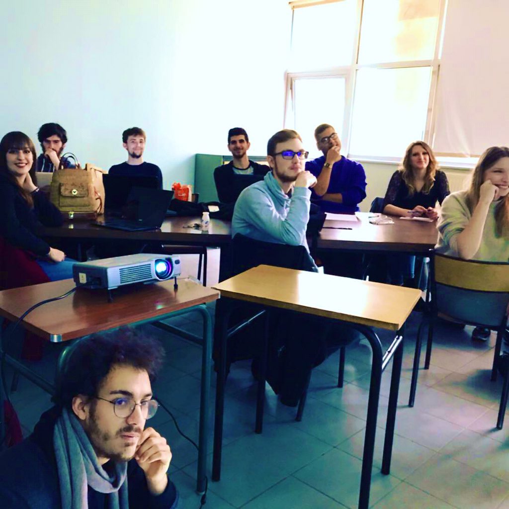 Élaboration du logo d’équipe après avoir choisi notre nom d’équipe « The Metal’Ose Project » 👩🏻‍💻👨🏻‍🏫
Merci pour ta présence Chloé ✨