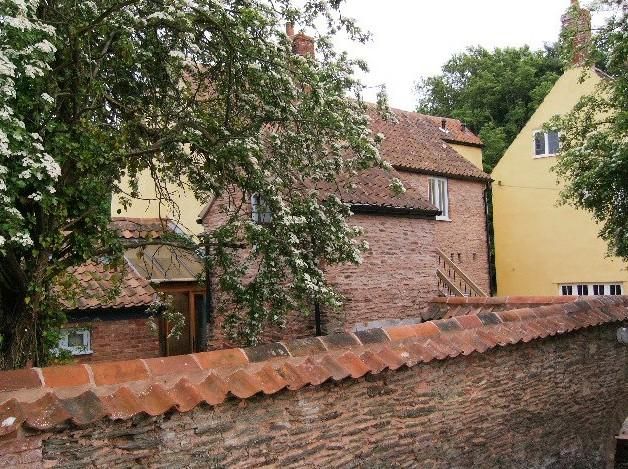 TheHolidayCots's tweet photo. Blue Door Cottages offer #petfriendly accommodation in the quaint #Somerset village of #Sherwood. Between them the #cottages can easily sleep up to 12 people, ideal for groups &amp; large families.

📍Somerset 
https://t.co/idBjPbCDDE

#VisitSomerset #HolidayCottages #Staycation https://t.co/3UkYcLlrC4