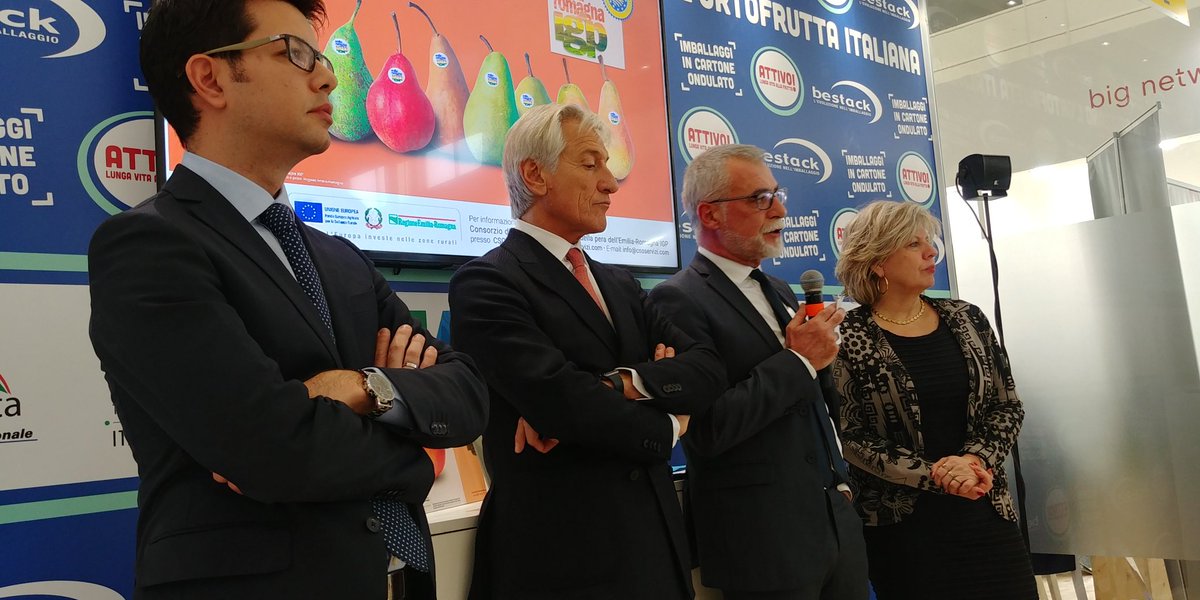 CSOItaly's tweet photo. PSR @RegioneER: il consorzio della #pesca e #nettarina di Romagna #IGP con #Pari. Non banalizziamo la frutta di qualità.
#CSOItaly #FruitLogistica https://t.co/SeU6V2KBjI