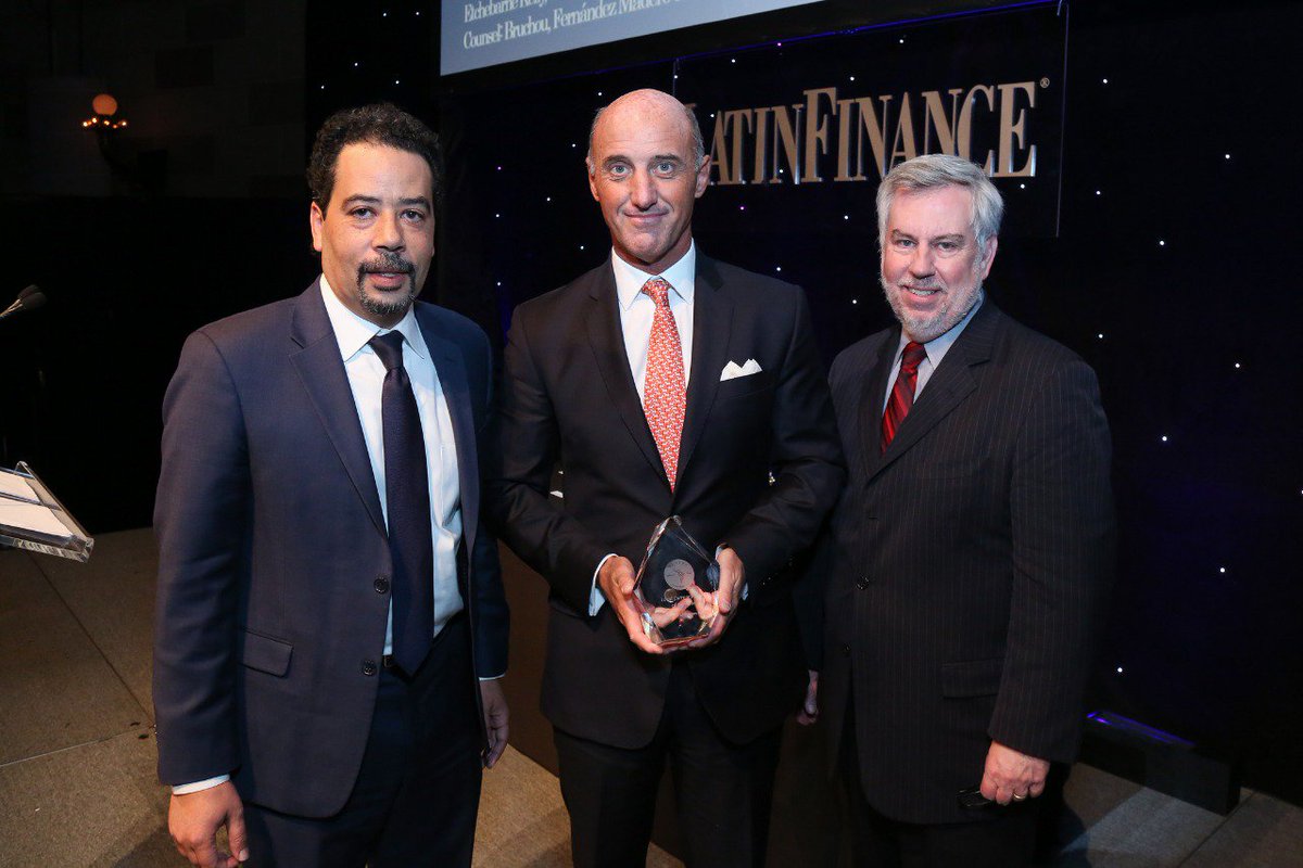 EconomiaPBA's tweet photo. La revista @latinfinance entregó el premio “Deal of the Year” a nuestra Provincia por la colocación del pasado 5 de abril de un bono a 7 años por 30 mil millones de pesos (1500 millones de USD), a una tasa de BADLAR más 375 puntos básicos. #DOTY2018 https://t.co/s0XBiPn1rA