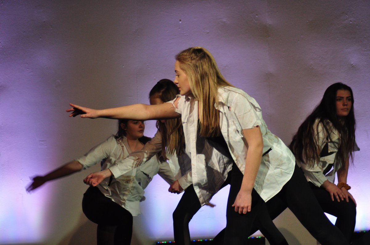 ellesmerecreate's tweet photo. Great night for all ages at Cre8 student-led arts evening organised by Gaia Togni as her Arts Award Leadership Project @ellesmerecoll @ArtsAward @ArtsConnectWM @Artsmarkaward https://t.co/uQtqn8PjYU