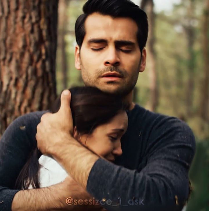 aysunmtyokn's tweet photo. Kimi güzelim der sevdiğine, kimi özelim. Ama sevgi ne güzellik ister, ne de özellik. Sevgi, sadece yürek ister.
#ErkanMeriç #HazalSubaşı #HazEr #ErkanMeriç https://t.co/Pd68FC8KfX