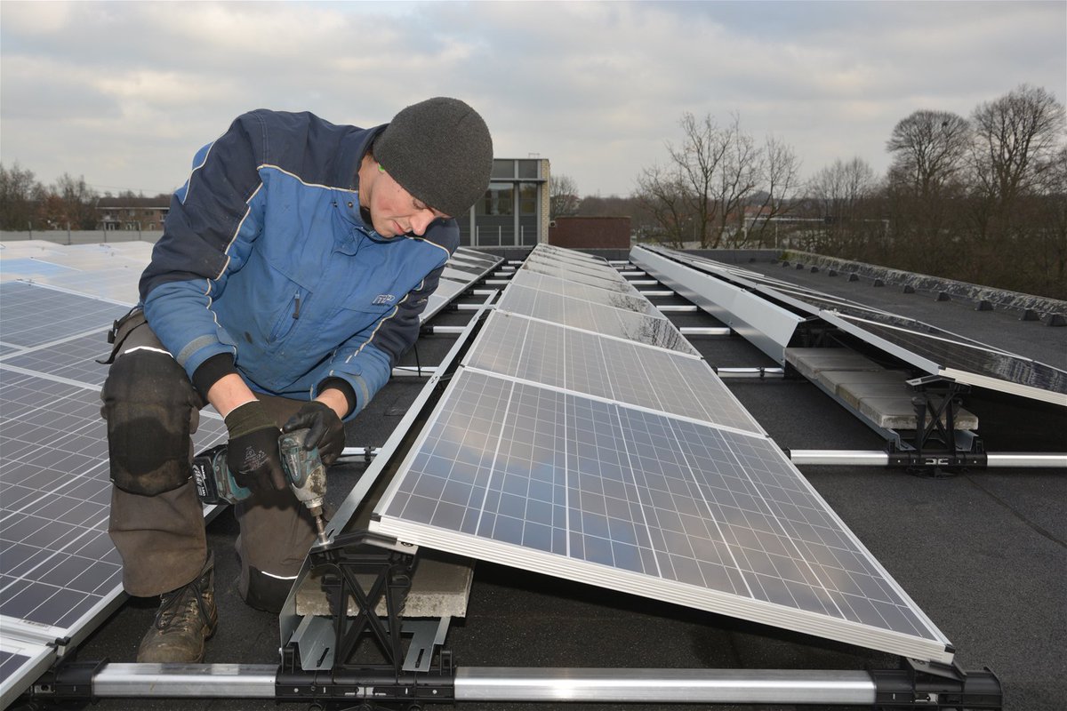 Is je bedrijfsdak geschikt voor #zonnepanelen?
<a href="/gem_Elburg/">Gemeente Elburg</a> en <a href="/IGEVnieuws/">IGEV</a> organiseren op 21 en 27 feb een quick-scan met aanvraag SDE+ subsidie speciaal voor bedrijven. Inschrijven via bit.ly/2MP22Bd