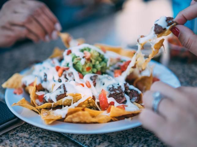 RPadrisimo's tweet photo. Ya es posible comer nachos, tacos y quesadillas sin saltarse la #dieta ¿Qué te parece? 🌮🌶️🧀
https://t.co/T8Kj6tDjN7 vía @muejrhoy #tacos #mexcianfood https://t.co/OlePPkOYtZ