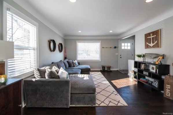 MI_REALTEAM's tweet photo. 😍ABSOLUTELY STUNNING ROYAL OAK BUNGALOW😍

⭐️Totally Updated 
⭐️1,346 SqFt
⭐️4 Bed, 2 Full Baths 
⭐️Garage

Visit https://t.co/joIsnb5KyG for all the details!! https://t.co/h7gKj1YSqb