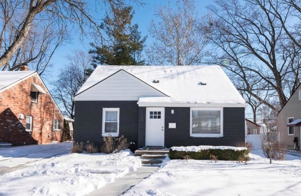 MI_REALTEAM's tweet photo. 😍ABSOLUTELY STUNNING ROYAL OAK BUNGALOW😍

⭐️Totally Updated 
⭐️1,346 SqFt
⭐️4 Bed, 2 Full Baths 
⭐️Garage

Visit https://t.co/joIsnb5KyG for all the details!! https://t.co/h7gKj1YSqb