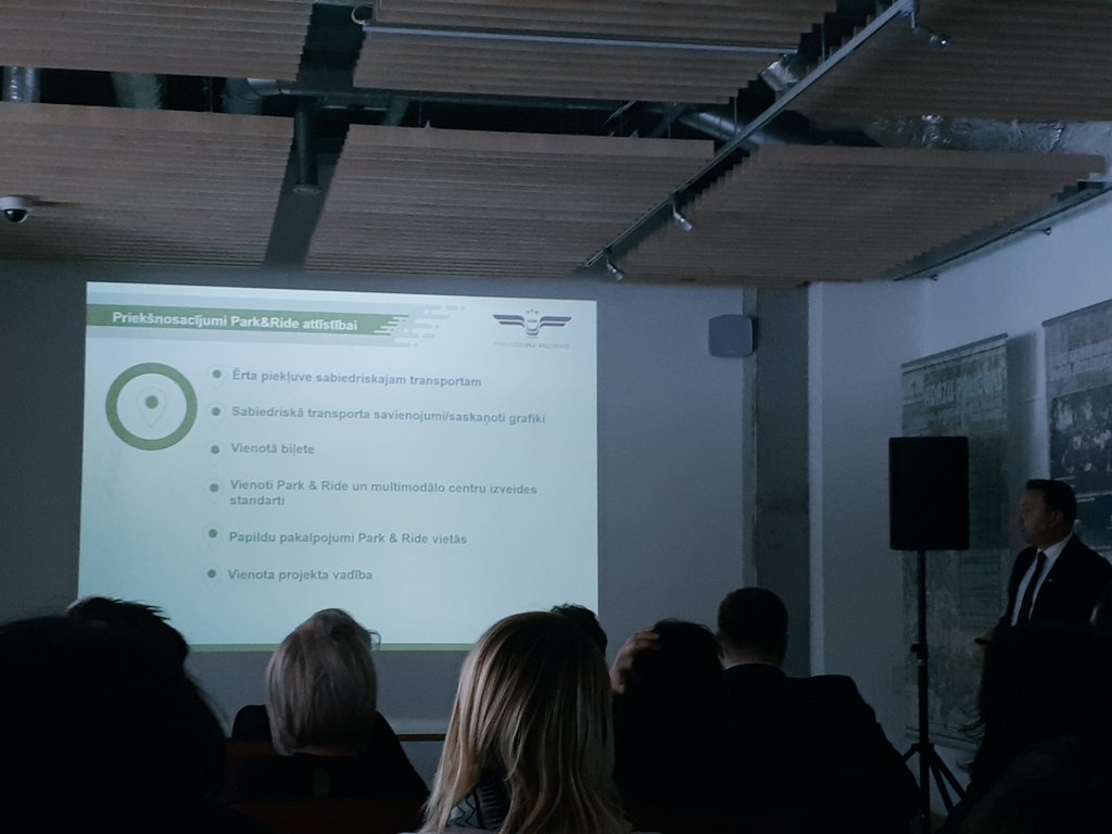 pakalninja's tweet photo. Tas jaukais brīdis, kad @PVilciens valdes priekšsēdētājs uzsver Park&Ride priekšnosacījumus un multimodalitātes risinājumus. #mobility #gamechanging #NSBCoRe
Mobilitāte kā kopēja interese. https://t.co/BZRFphc8Uv