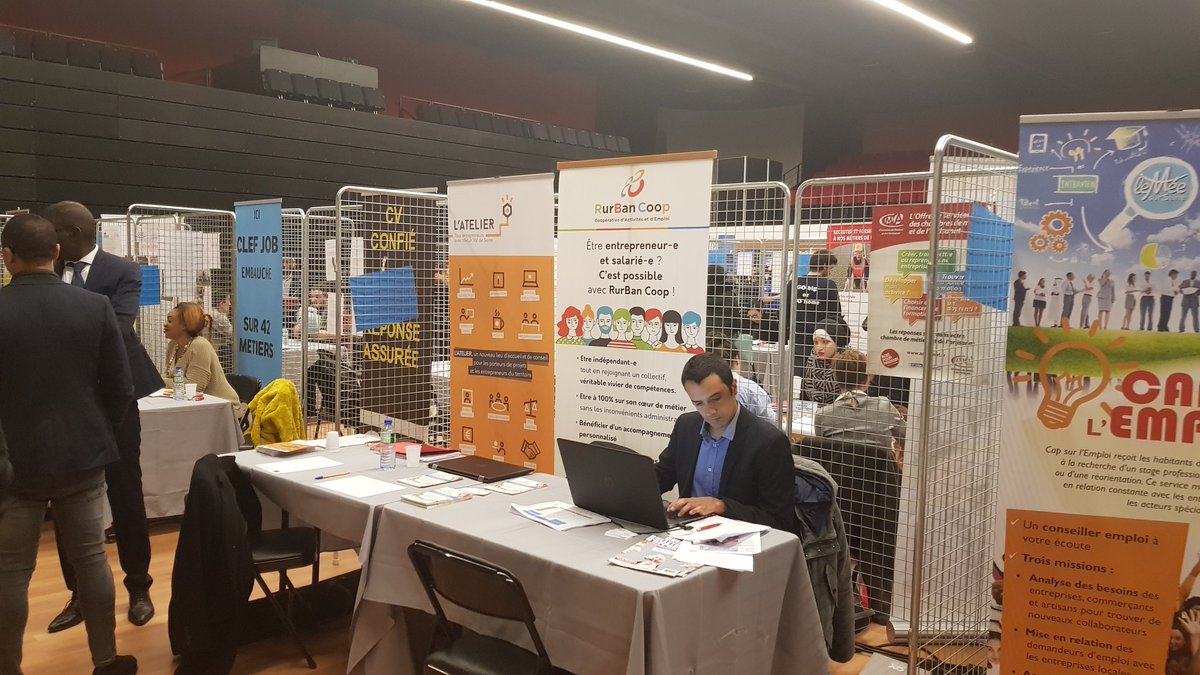 RurBanCoop's tweet photo. Et @CelineR présente au forum de l emploi @AggloMVS aux côtés des partenaires de la creation #latelier et #CMA77 https://t.co/lpOYsfIZPL