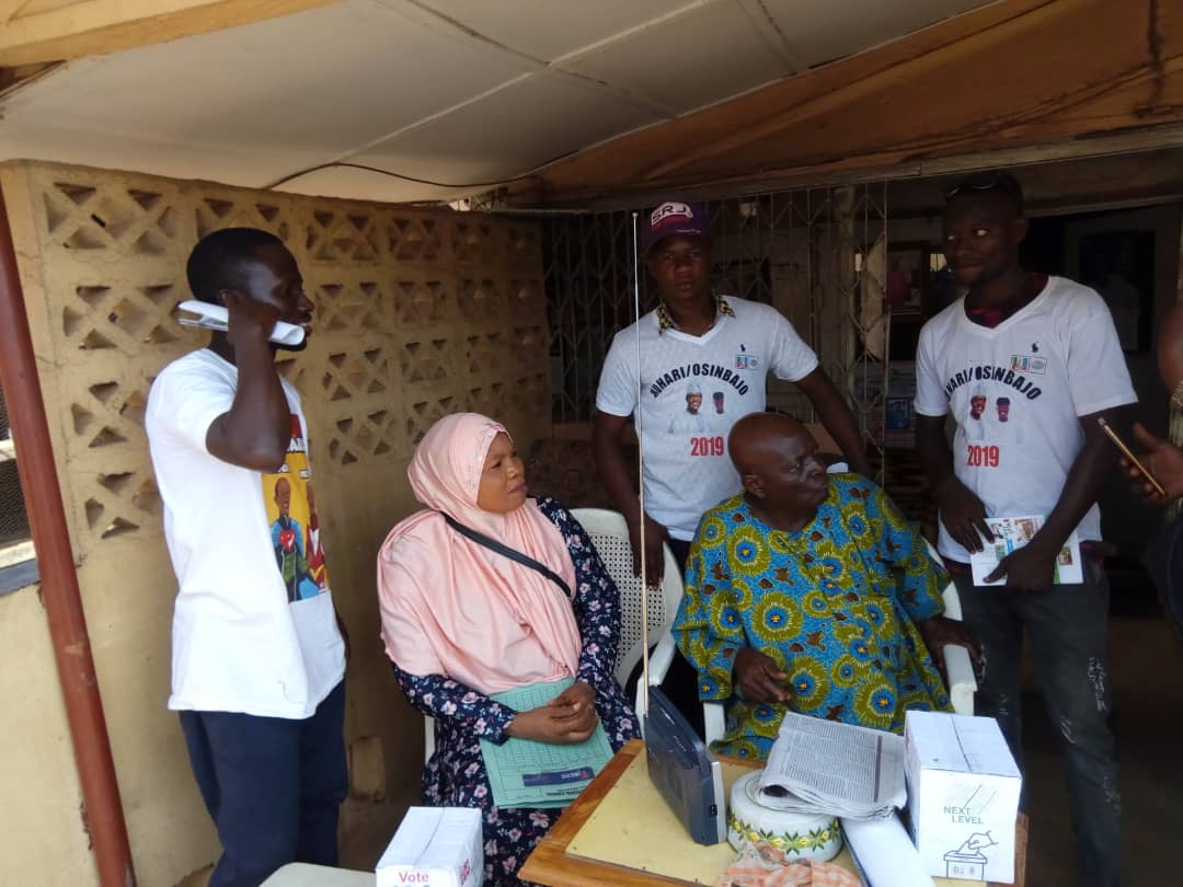 SimpliTyty's tweet photo. Ila, Otan ayegbaju, Eripa, Obaagun and part of Ikirun, today 5th day of February, 2019 road show. nextlevel pmb/pyo @IleowoKikiowo @ProfOsinbajo @MBuhari #TruthBeToldNG #GetOutTheNumbers https://t.co/FBF0wL2K4D