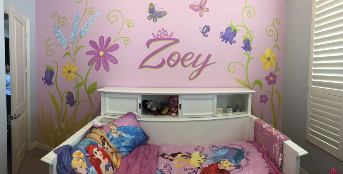 Narvin75's tweet photo. Zoey’s room https://t.co/E4JkH9o4Dj